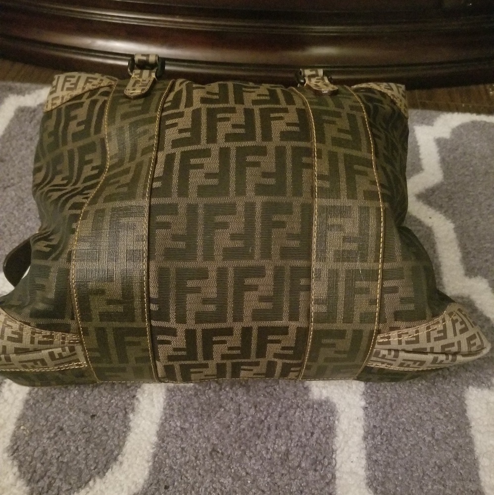 ***SOLD*** Authentic Fendi Set - Picture 4 of 4